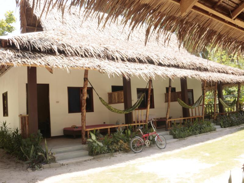 Siargao Pesangan Surfcamp Hotel מראה חיצוני תמונה