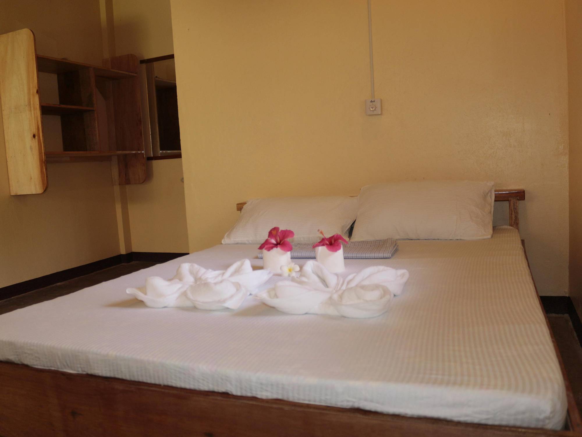 Siargao Pesangan Surfcamp Hotel מראה חיצוני תמונה