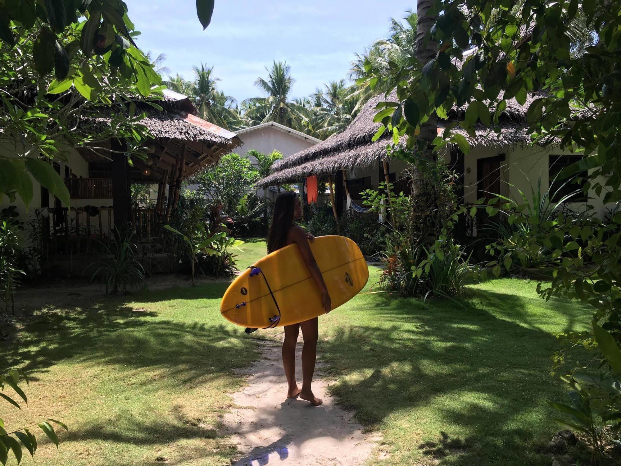 Siargao Pesangan Surfcamp Hotel מראה חיצוני תמונה